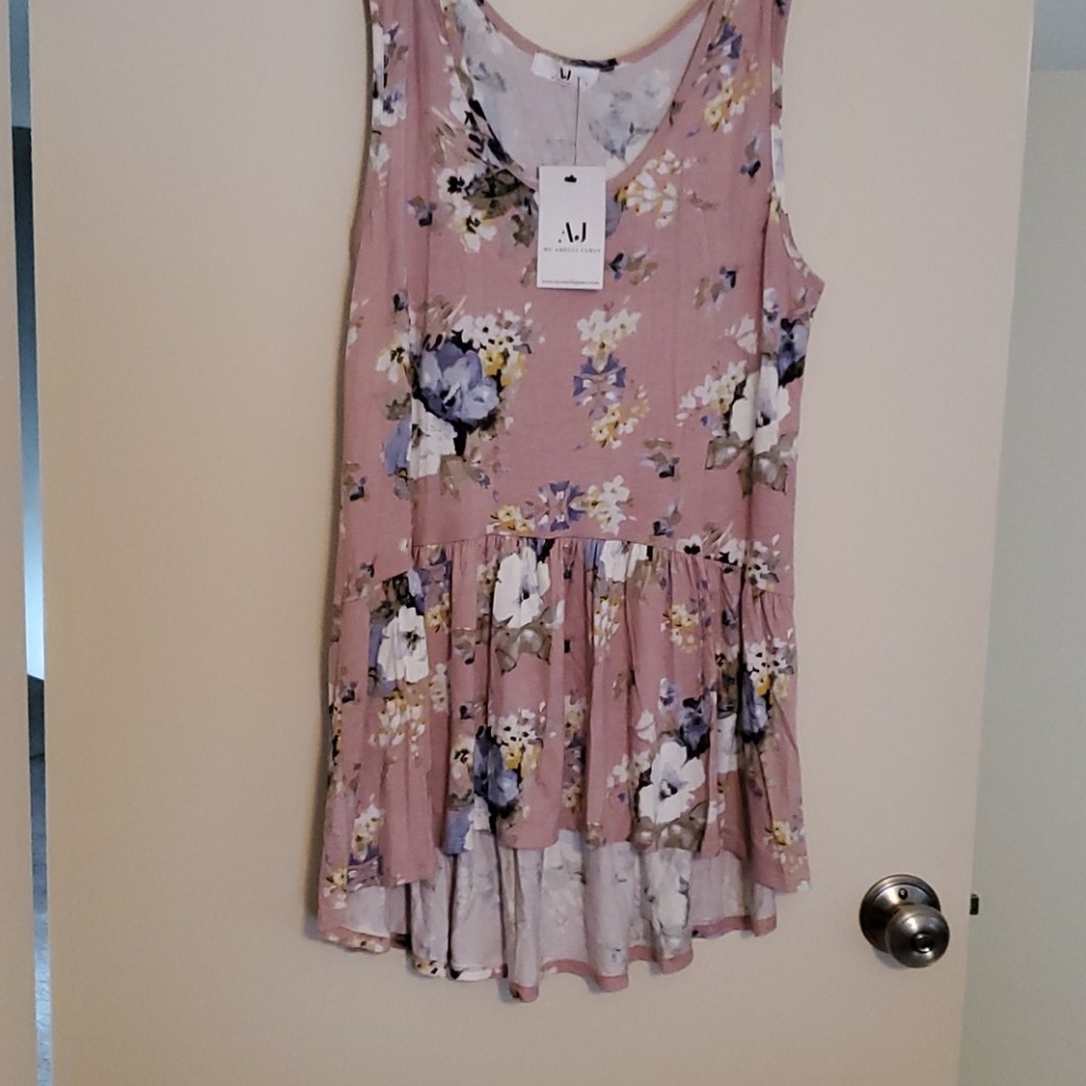 Amelia James ruffle tank size large